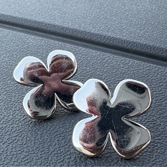 Ann Taylor Silver Tone Clover Shamrock Stud Earrings Classic - Picture 1 of 5